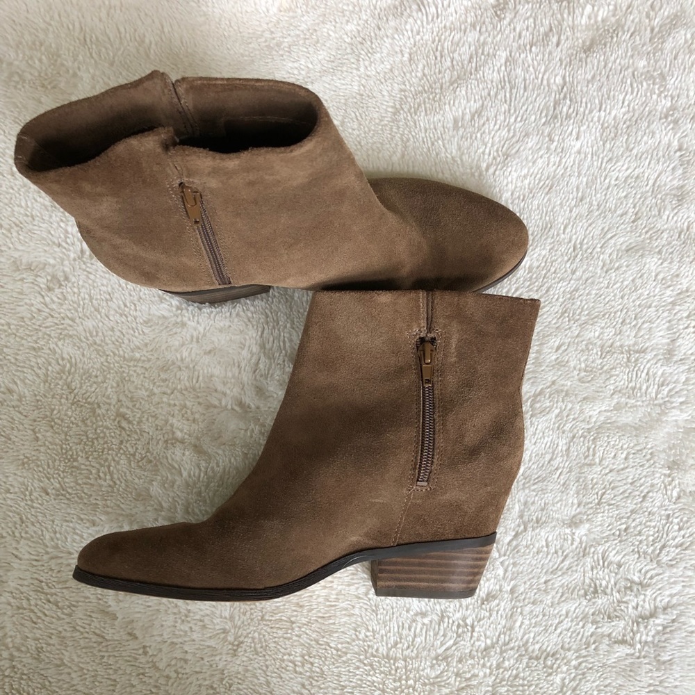 Crown Vintage heel boots